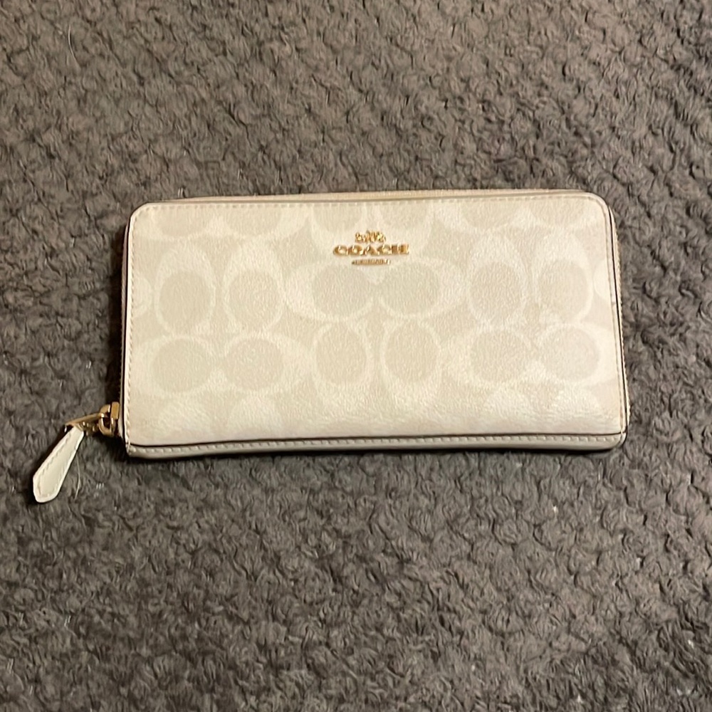 Coach Envelope Zip Wallet